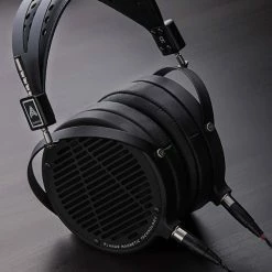 Flagship Headphones Audeze - LCD2 Classic